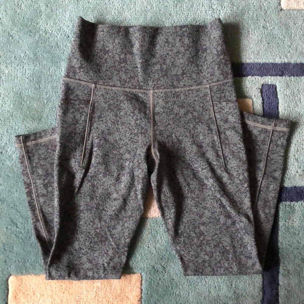 Athleta salutation 7/8 leggings with pockets, size XS